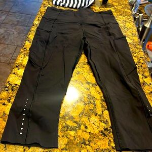 Black Lululemon capris